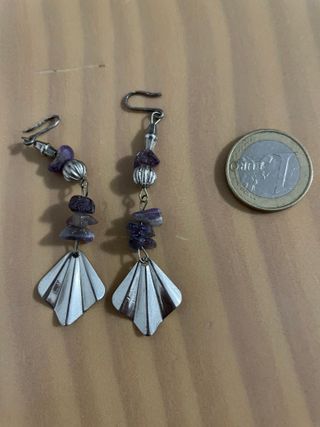 Pendiente bisutería morado y plateado