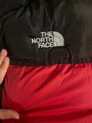 The North Face Plumas Rojo y Negro