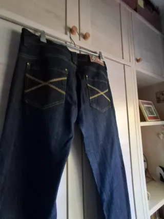 Pantalón vaquero Stradyvarius