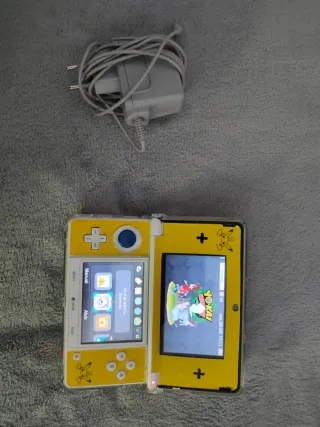 Nintendo 3DS Amarilla y Blanca