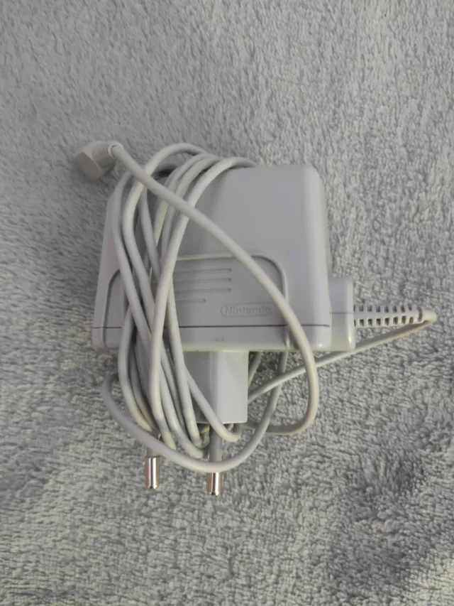 Nintendo 3DS Amarilla y Blanca