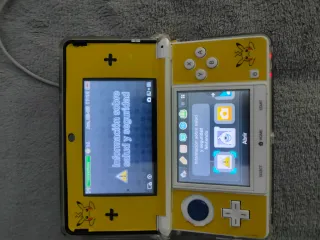 Nintendo 3DS Amarilla y Blanca