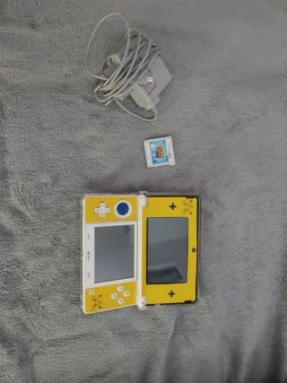 Nintendo 3DS Amarilla y Blanca