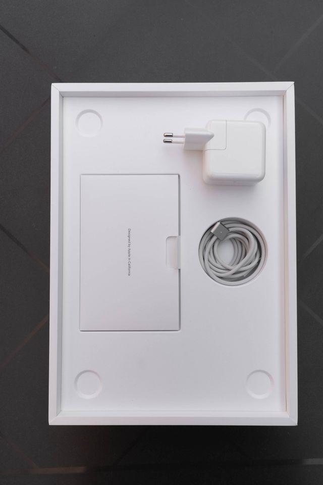 MacBook Air 13.6 M2 - Como nuevo