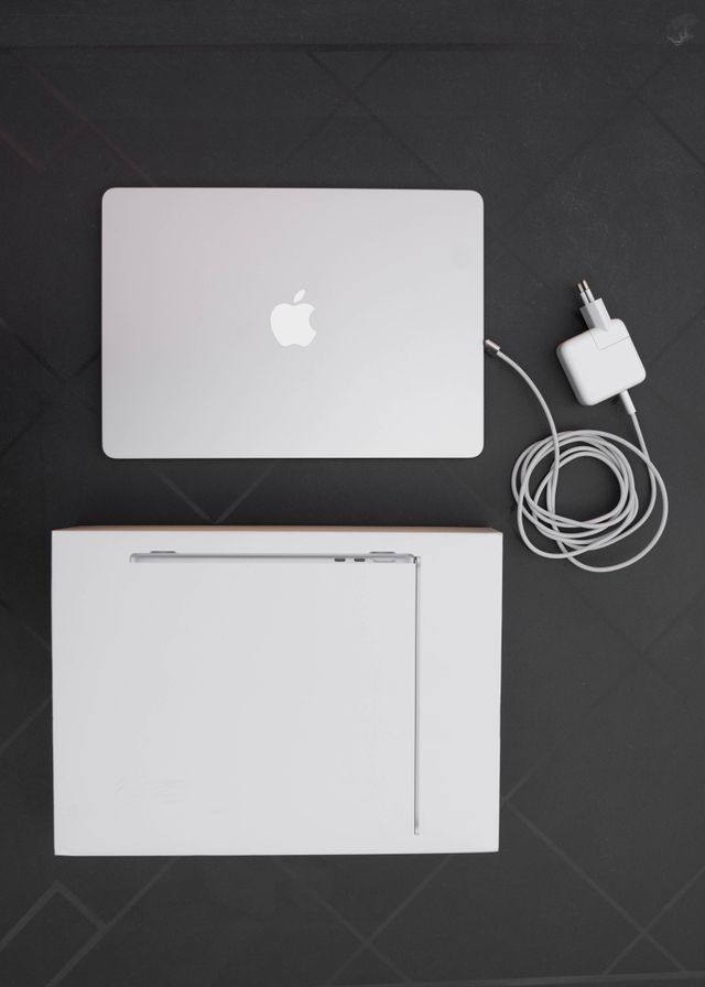 MacBook Air 13.6 M2 - Como nuevo