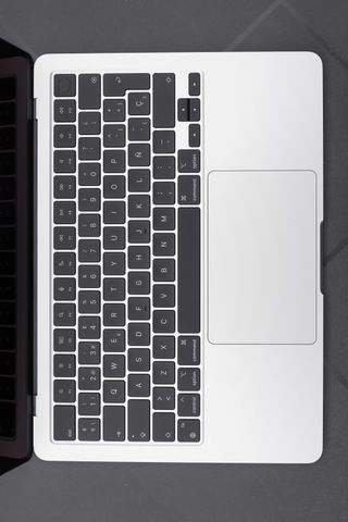 MacBook Air 13.6 M2 - Como nuevo