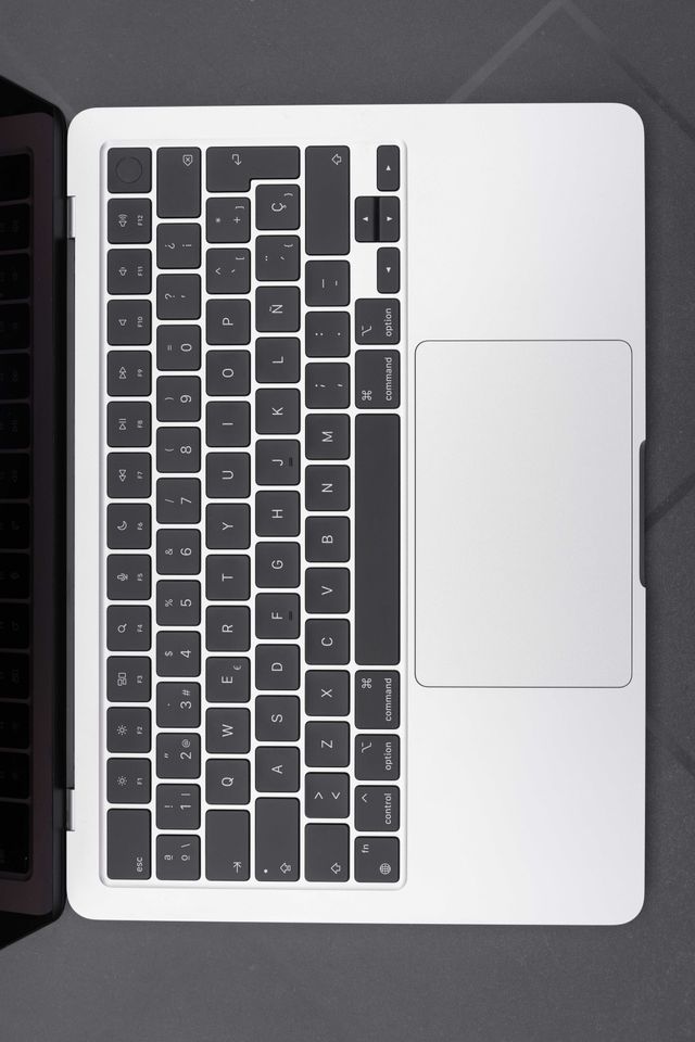 MacBook Air 13.6 M2 - Como nuevo
