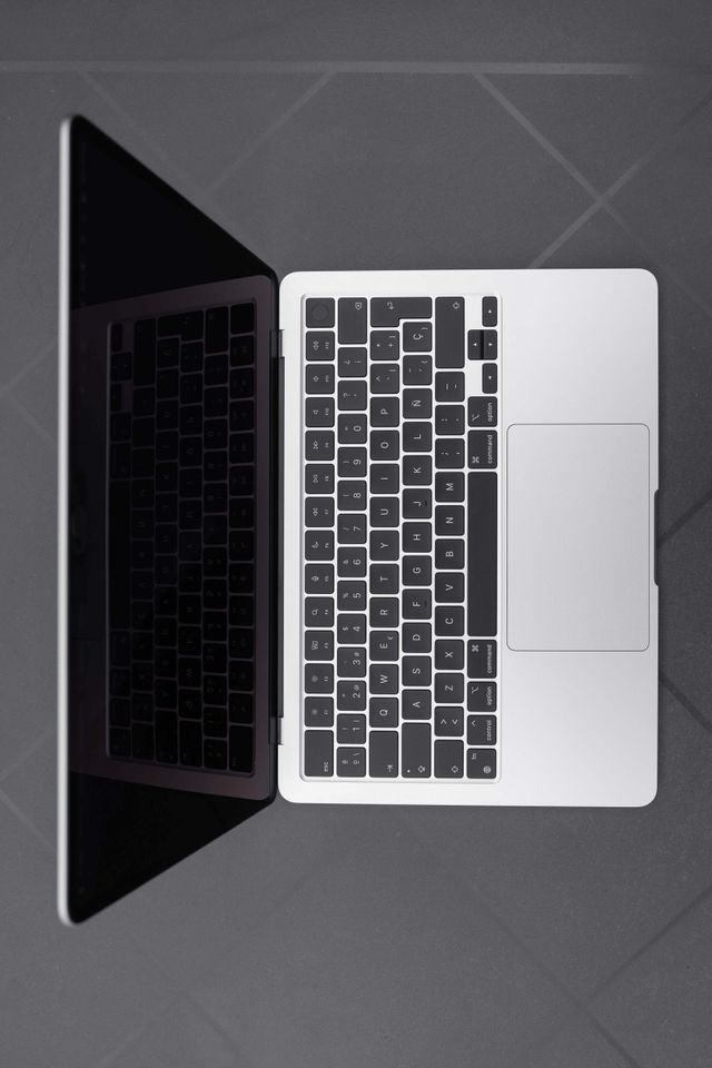 MacBook Air 13.6 M2 - Como nuevo