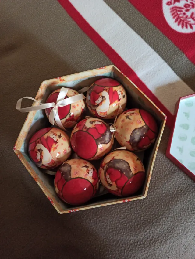 Caja de cartón rígido con diseño de Papá Noel