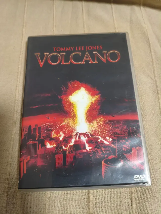 Película Volcano en formato DVD.