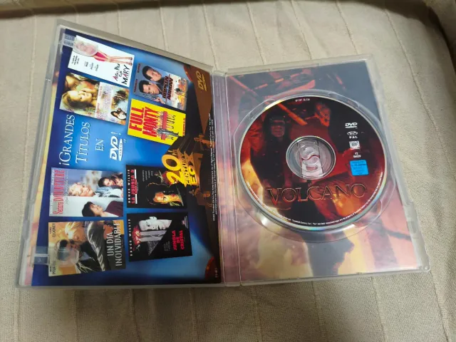 Película Volcano en formato DVD.
