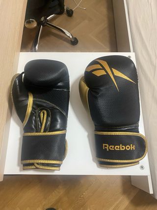 Guantes de Boxeo Reebok Negros y Dorados