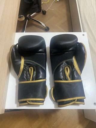 Guantes de Boxeo Reebok Negros y Dorados