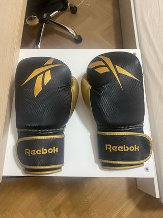 Guantes de Boxeo Reebok Negros y Dorados