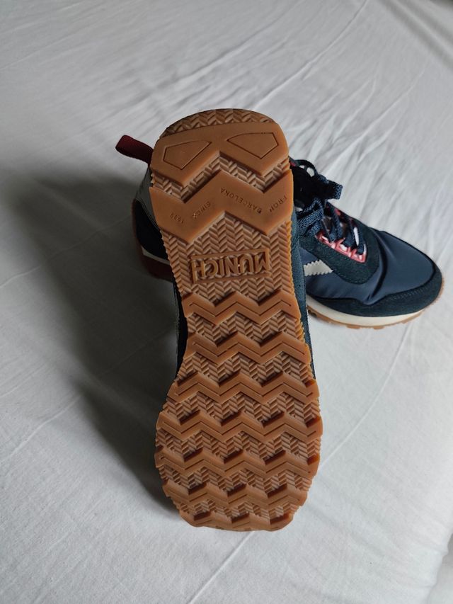 Zapatillas Munich Azul y Rojo