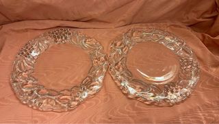 Bajo platos cristal decorados uvas