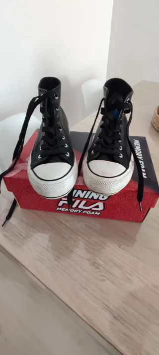 Zapatillas Mustang Polipiel Mujer Negras y Blancas