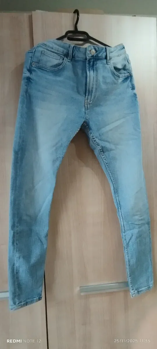 Pantalón vaquero Bershka Talla 40.