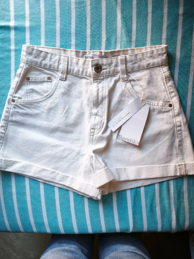 Bershka Pantalón Corto Blanco
