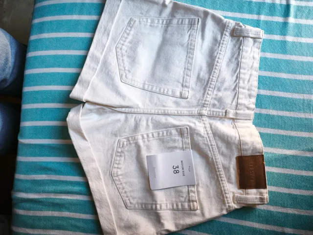 Bershka Pantalón Corto Blanco