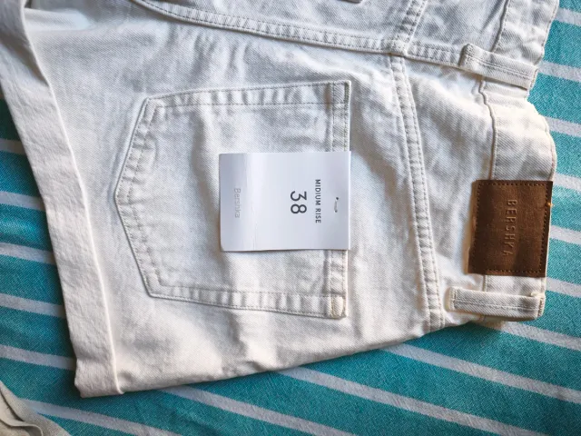 Bershka Pantalón Corto Blanco