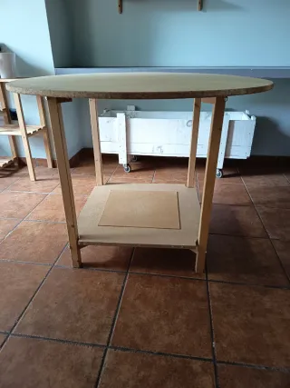 Mesa redonda aglomerado patas madera