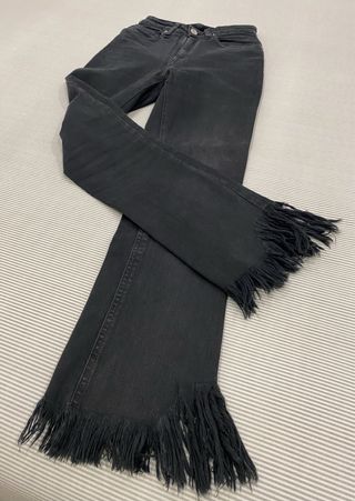 Pantalón vaquero Brownie negro con flecos