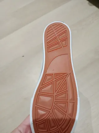 Zapatillas altas blancas con detalles