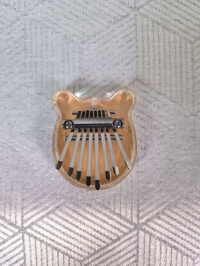 Mini kalimba colgante 8 teclas - Osito (nueva)