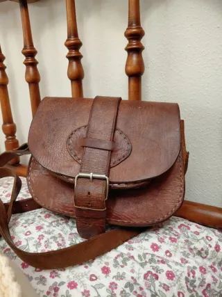 Bolso de cuero marrón chocolate