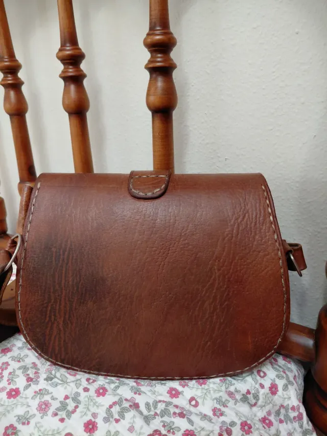 Bolso de cuero marrón chocolate