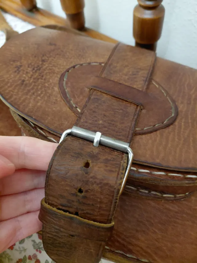 Bolso de cuero marrón chocolate