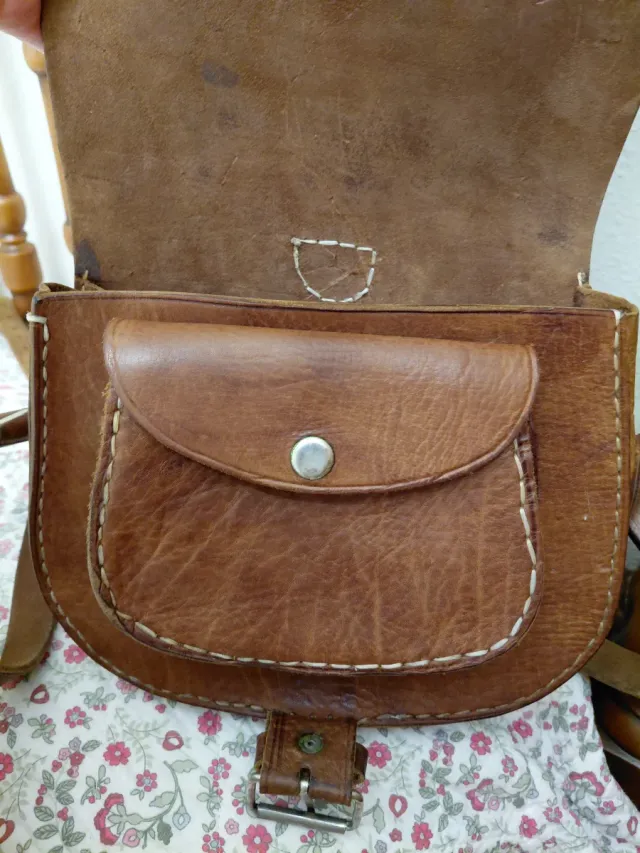 Bolso de cuero marrón chocolate