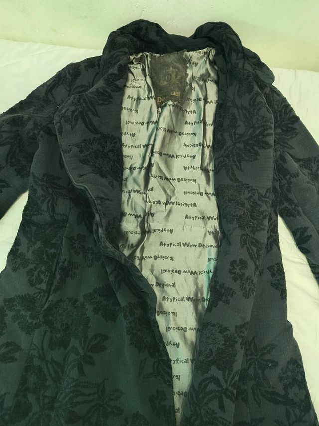Chaqueta Desigual floral negra talla única