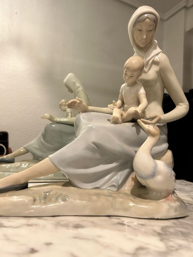 Figuras de cerámica antiguas de perros