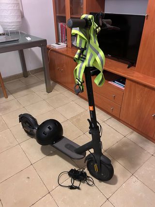 Patinete Eléctrico Xiaomi + Casco + tiras led