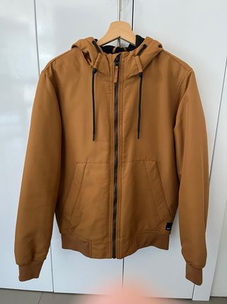 Chaqueta bomber color mostaza