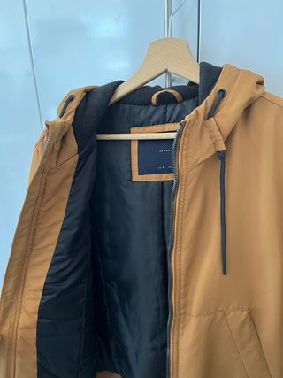 Chaqueta bomber color mostaza