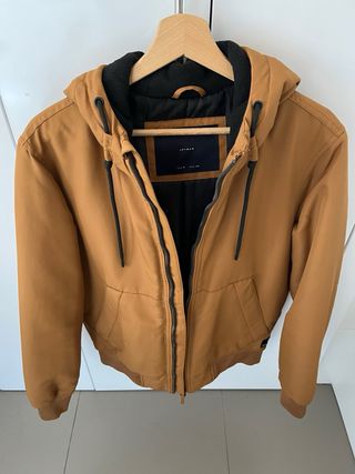 Chaqueta bomber color mostaza