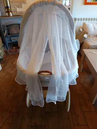 Moisés de ruedas con dosel