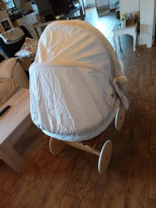 Moisés de ruedas con dosel