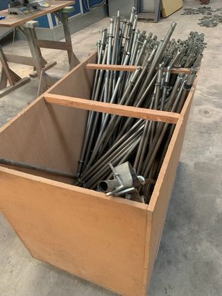 Soportes para gallardetes metálicos