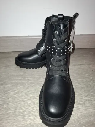 Botas niña negras con tachuelas talla 35