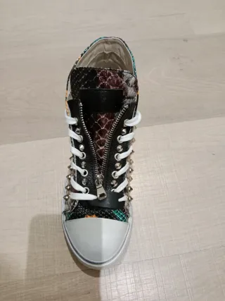 Zapatillas deportivas multicolor y plateadas