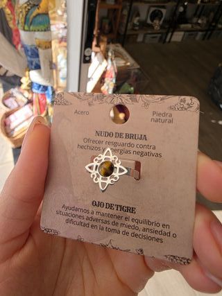 Anillo Nudo de Bruja Ojo de Tigre Ajustable