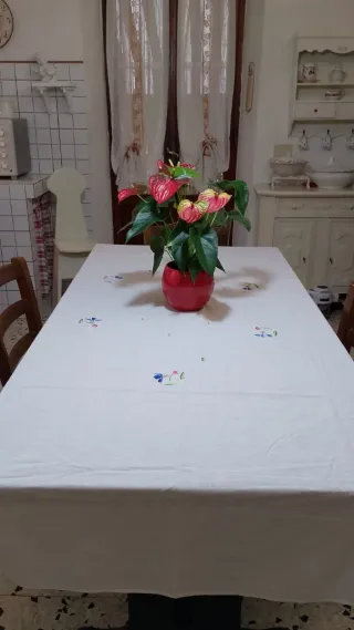 Antica tovaglia ricamata a mano