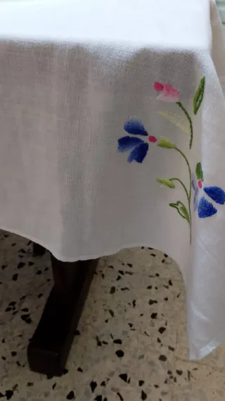 Antica tovaglia ricamata a mano