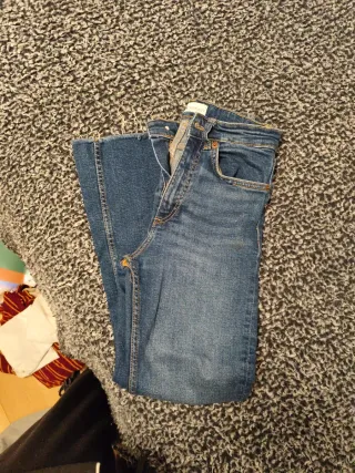 Pantalón vaquero flare Zara azul