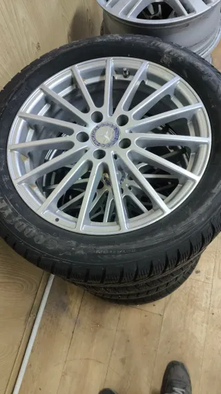 Llantas Mercedes 18 con neumáticos invierno