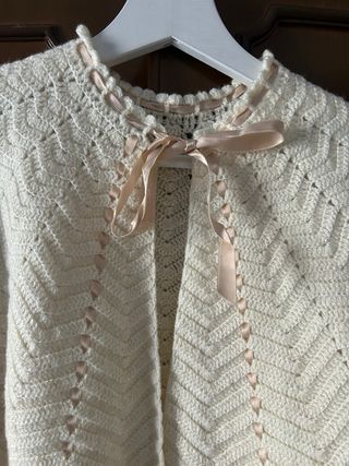 Mañanita artesanal vintage beige